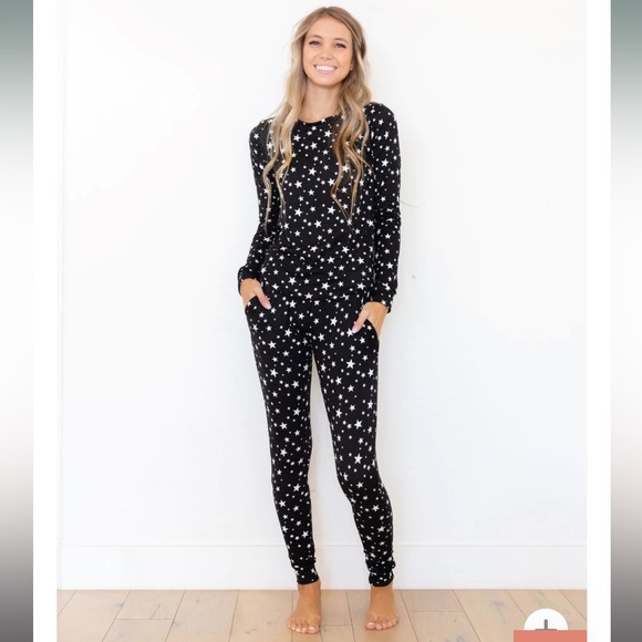 Cozy’s Women’s Pajamas - Picture 2 of 4